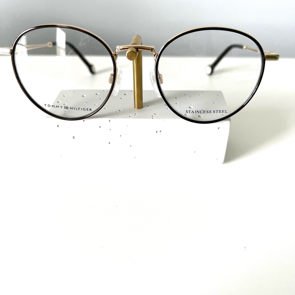 Tommy Hilfiger TH1820 black/gold metal round frame. New! With Case! 50-20-140